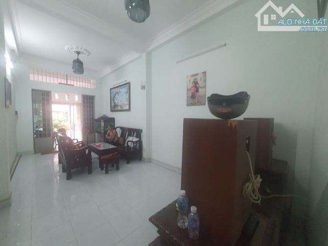 BÁN NHÀ 1 TRỆT 2 LẦU - KHU HOÀNG VĂN THỤ, P7, VT. - GIÁ 7.4 TỶ/81M - 1