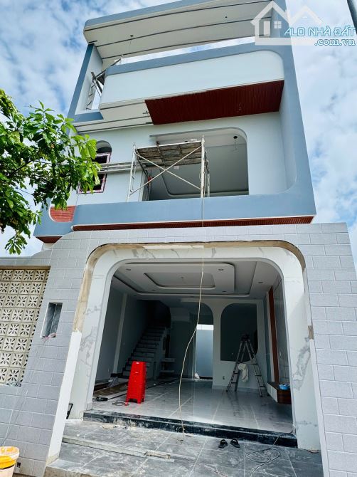 CẦN BÁN NHÀ MỚI 1 TRỆT 2 LẦU XÃ TÂN PHÚ TRUNG,SỔ HỒNG RIÊNG , HOÀN CÔNG - 1