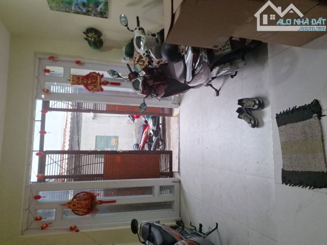 NHÀ NGAY TRUNG TÂM QUẬN 7 . KẾ BÊN KHU NAM LONG  DT: 3 ,8 X 17,5  NỠ HẬU  NHỈNH 6 TỎI 3TẦN - 1