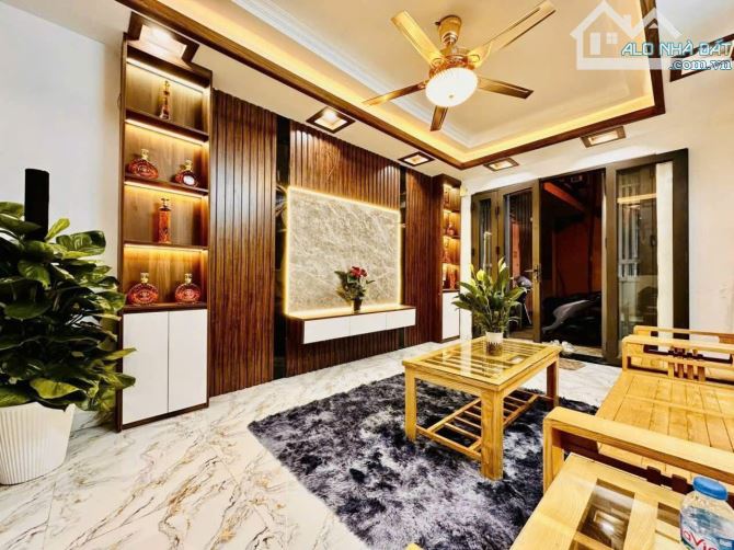 Ngõ 200 Vĩnh Hưng, 34m2  - 5 tầng - 3 ngủ to- 4 wc, 12 Triệu đóng 1 cọc 1 vào ở ngay - 1