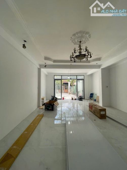 CHDV 9 PHÒNG + MẶT BẰNG CHO THUÊ - DT 300M² - DƯƠNG ĐÌNH HỘI, TNP B - 1