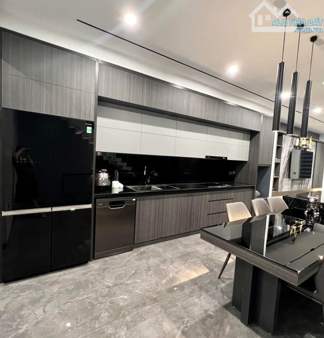 Bán nhà Ngô Gia Tự, Long Biên: 42m2, 4 tầng, hơn 7 tỷ, ô tô thông, 2 mặt tiền, thoáng - 1
