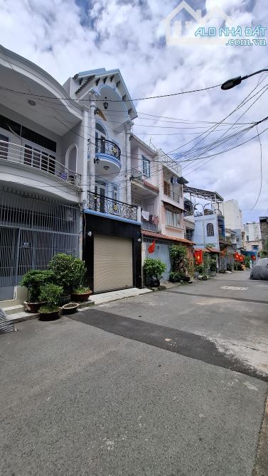 Tân Phú. Nhà đẹp 3 tầng, H8M ôtô Nguyễn Quý Anh. Giá 9.3T - 1