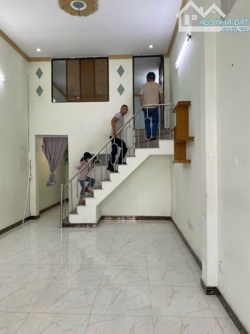 NHÀ 2 TẦNG DT 4X20 CN 80 M2 100M2 RA MT PHAN VĂN HỚN 2 XE TẢI THÔNG CHỢ BÀ ĐIỂM GIÁ 4,2T - 1