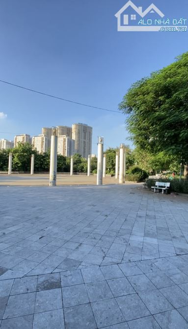 BÁN BIỆT THỰ VIEW CÔNG VIÊN VĂN PHÚ 200M² X 4T MT 10M GIÁ 45 TỶ - 1