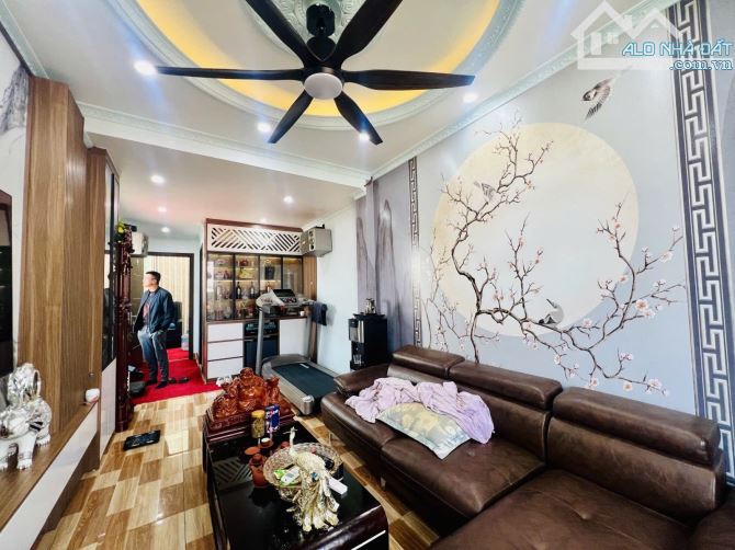 Bán nhà Bát Khối 40m2 vị trí đẹp lô góc đủ nội thất thang máy 9 tỷ - 1