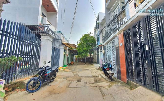 Bán CHDV 1 trệt 2 lầu 1 tum mặt tiền đường nhánh Man Thiện . TNPA . Quận 9  - DT : 4.2 - 1