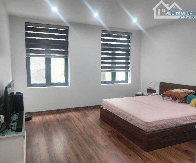 XEM NGAY NHÀ CẦU GIẤY 60m2. GARA Ô TÔ - PHÂN LÔ Ô TÔ TRÁNH - GẦN PHỐ + VĂN PHÒNG - 1