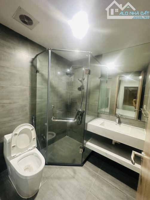 Bán nhà Hoàng Tăng Bí 37m2, dân xây 5 tầng, ô tô đỗ cửa chỉ 6 tỷ hơn - 1