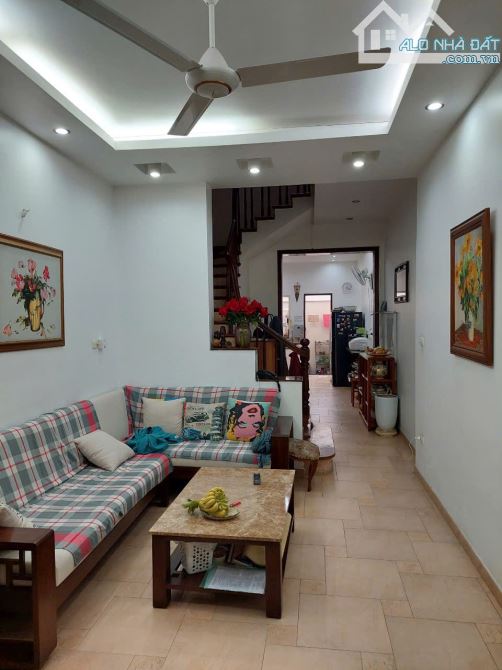 Cho thuê nhà khu phân lô QD ngõ phố Đội Cấn, Ba Đình. DT 64m x 4 tầng, giá 14tr - 1