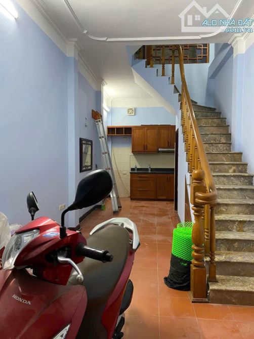 Cho thuê nhà nguyên căn tại ngõ 463 Đội Cấn, phường Đội Cấn, Ba Đình. DT 30m x 5 tầng, - 1