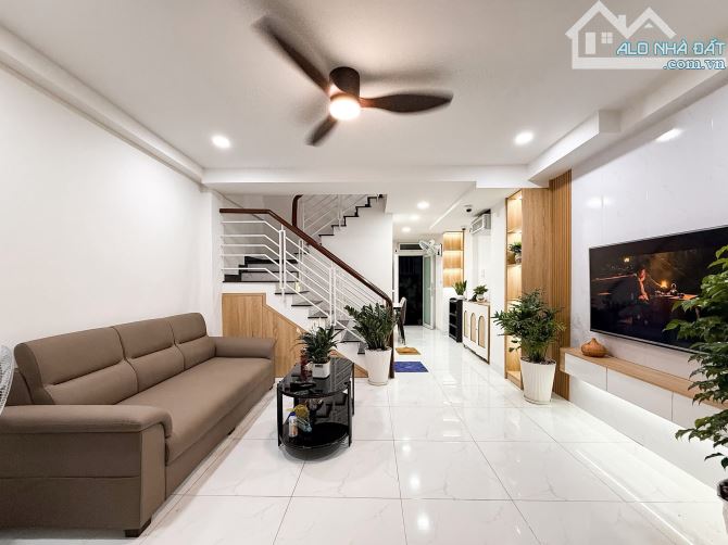 SIÊU PHẨM ĐẦU TƯ • NGUYỄN CỬU VÂN, P.17, BÌNH THẠNH • 4x10 • 5 TẦNG • HẺM TRƯỚC NHÀ 5M - 1