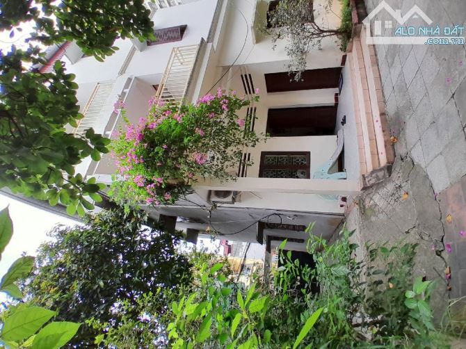 Bán 486m2 đất nguyễn văn cừ , ngõ thông ô tô tránh , trên đất có nhà 4 tầng cũ - 1