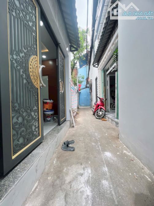BÁN NHÀ QUẬN 4 MỚI 2 TẤM 2 MẶT TIỀN HẺM GIÁ 3 TỈ 5 SỔ RIÊNG PHÁP LÍ CHUẨN GIÁP Q1 - 1