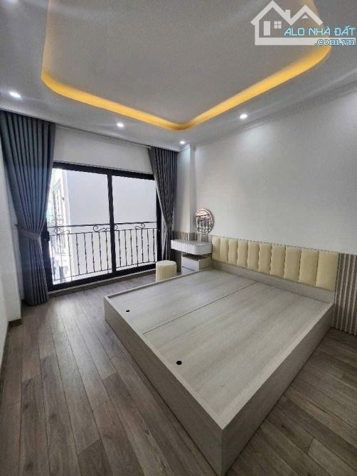**BÁN GẤP NHÀ 5 TẦNG FULL NỘI THẤT – NAM TỪ LIÊM**  _Vị trí cực đẹp: Sát đường Trịnh Văn - 1