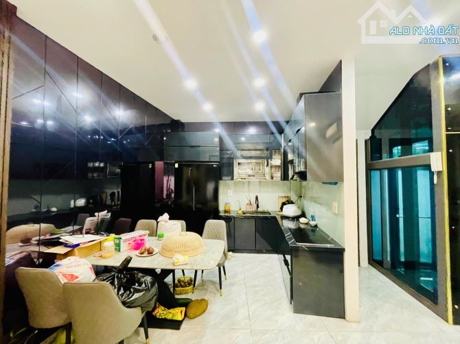 TOÀN NHÀ ĐẸP GẦN PHỐ -SÁT NGÃ TƯ SỞ-6 TẦNG THANG MÁY -KINH DOANH -TT QUẬN -13.8 TỶ - 1