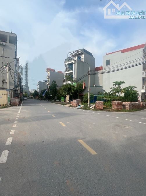 Bán đất Di Trạch, 73m2, lô góc, 3 mặt tiền, ô tô 29 chỗ vào đất, kinh doanh, giá 14 tỷ. - 1