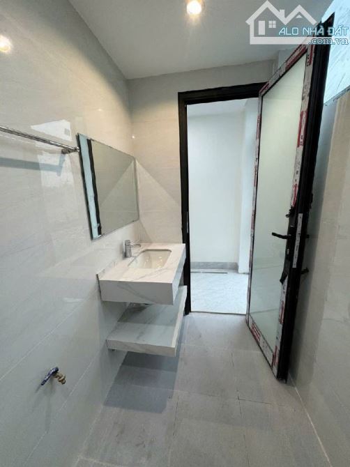Bán toà vp Cầu Giấy 8 tầng 80m ô tô tránh 2 mặt thoáng  ngõ thông, thang máy, vỉa hè , kd - 1
