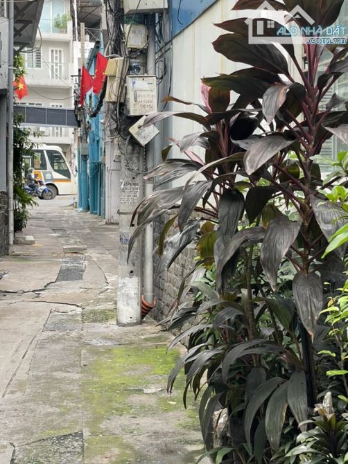 Bán nhà hẻm 3 gác thẳng 1 trục Trần Phú Q.5 : 24m2 - 3,5m x 7,5m - 12