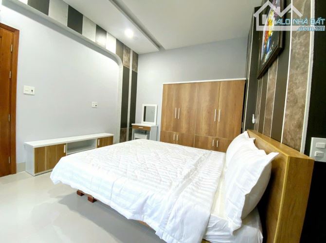 BÁN NHÀ ĐẸP MẶT TIỀN NGUYỄN THỊ MINH KHAI - 13