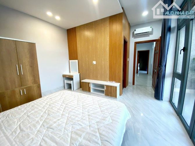 BÁN NHÀ ĐẸP MẶT TIỀN NGUYỄN THỊ MINH KHAI - 14