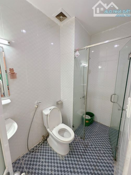 ĐỊNH CƯ-  CẦN BÁN MẶT TIỀN DOANH-NGAY CĂN HỘ Carillon - HOÀNG HOA THÁM- NGANG 9.2x 9.5 - 17