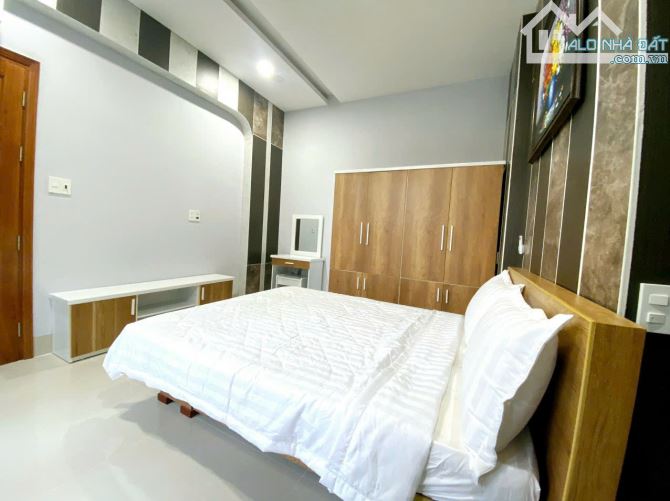 BÁN NHÀ ĐẸP MẶT TIỀN NGUYỄN THỊ MINH KHAI - 18