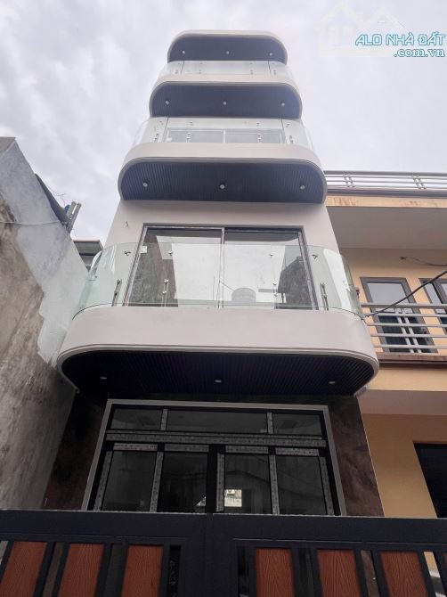 NHÀ NGAY PHỐ NGÔ GIA TỰ - 52M2 - MỚI HOÀN THIỆN XONG - 6,65 TỶ - 5 TẦNG ĐẸP LONG LANH - 2