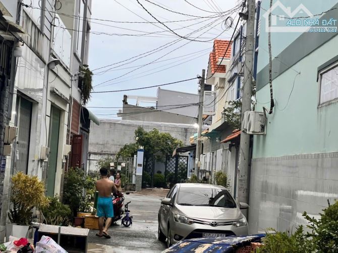Bán nhà hẻm 5m Lò Lu Công Nghệ Cao Trường Thạnh Quận 9 2 tầng ở ngay 70m2 chỉ 4 tỉ 2. - 2