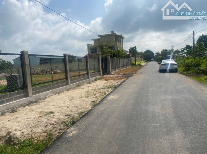 CẦN BÁN LÔ ĐẤT RẺ ĐEP THÍCH HỢP LÀM NHÀ VƯỜN CÓ SẴN HÀNG RÀO KIÊN CỐ.. - 2