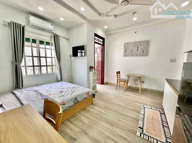 Cho thuê căn hộ ban công, Q4, đường Hoàng Diệu, gần ĐH Luật, ĐH Nguyễn Tất Thành - 2