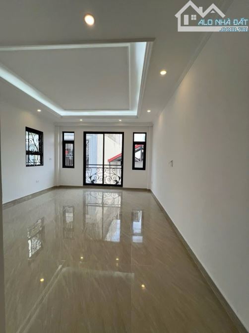HOÀNG QUỐC VIỆT PHÂN LÔ 8 TẦNG KINH DOANH - 2