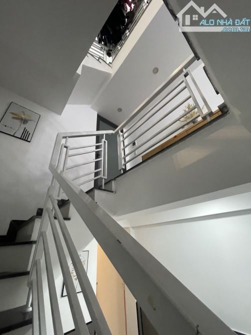 Căn hộ 6 phòng Lê Độ 4 tỷ 35.   Mô tả :  - Nhà 3 tầng đã hoàn công Diện tích đất 56m2. - C - 2