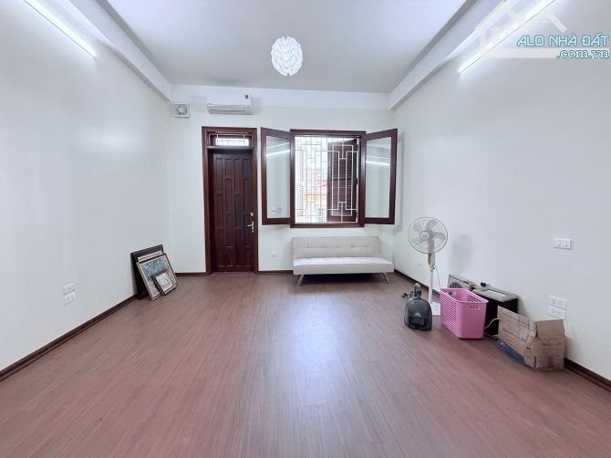 ❤️CHO THUÊ NHÀ Hoàng Quốc Việt , DT 95m, 4 tầng, NHÀ ĐẸP, VÀO LUÔN, 40tr/tháng - 2