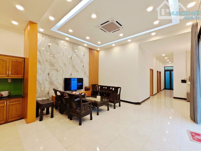 BIỆT THỰ SÂN VƯỜN 620m2, MẶT TIỀN 20m, NHÀ MỚI, Ở NGAY TẠI TP BIÊN HÒA, CHỈ NHỈNH 3 TỶ - 2