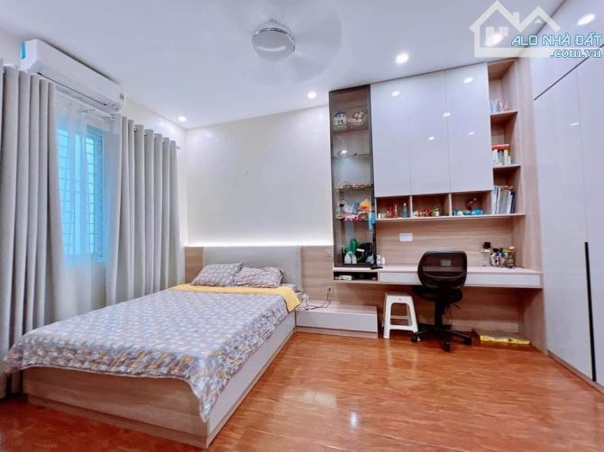 Bán nhà riêng tại Hoàng Quốc Việt, Cầu Giấy, 80m2, ô tô, kinh doanh,  29tỷ. - 2