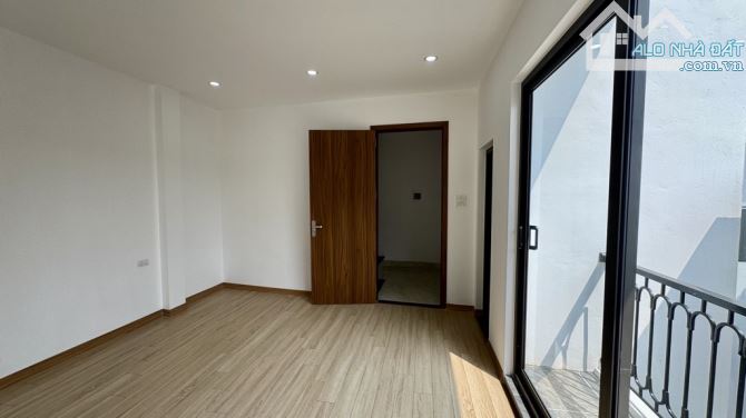NHÀ MỚI VỀ Ở LUÔN- TT ĐỨC GIANG - ĐÃ LẮP NỘI THẤT CƠ BẢN - ĐƯỜNG THÔNG - NHÀ THOÁNG - Ở SƯ - 2