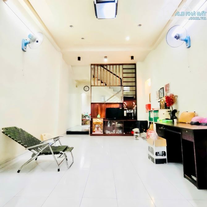 NHÀ 2 TẦNG  CHIẾN LƯỢC - HẺM XE HƠI - CHỈ HƠN 3 TỶ - 2