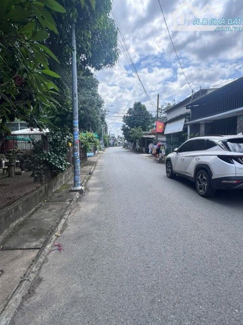 Đất MT Nguyễn Thị Út  Đông Hòa, 100,6m² TC 60m² Vị Trí Đẹp Trung Tâm, Giá Chỉ 4,95 tỷ - 2