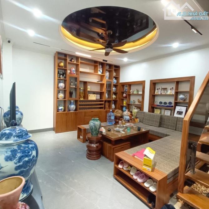 Bán nhà mặt phố - VIỆT HƯNG - LONG BIÊN - DT 72m - 2