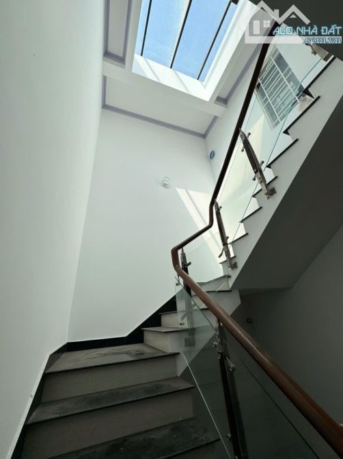 Bán Nhà 1 Hầm + 4 Tầng Mặt tiền khu VIP An Khánh Q2 DT: 80m2 Giá 21.3 Tỷ - 2