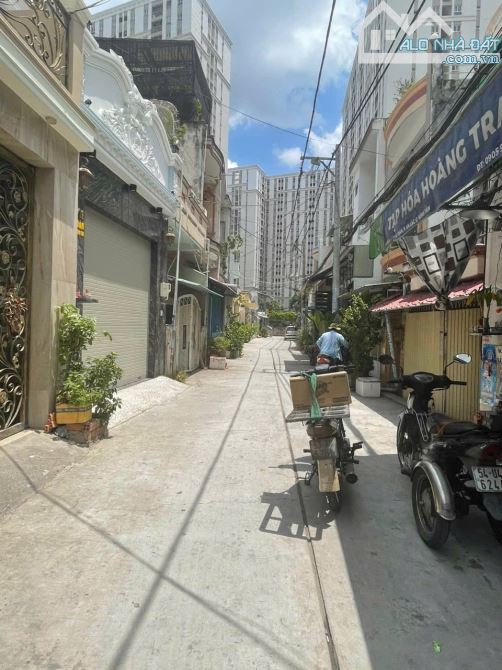 Nhà hẻm xe tải như chợ bình trị tên lửa - 2