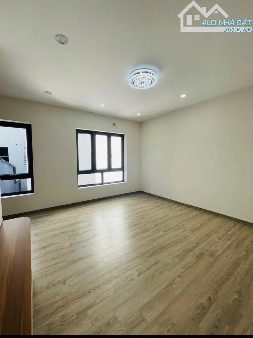 BÁN NHÀ THẠCH BÀN LONG BIÊN – 5 TẦNG – GARA Ô TÔ – 5,25 TỶ – GẦN AOEN , NHÀ ĐẸP SỔ ĐỎ - 2