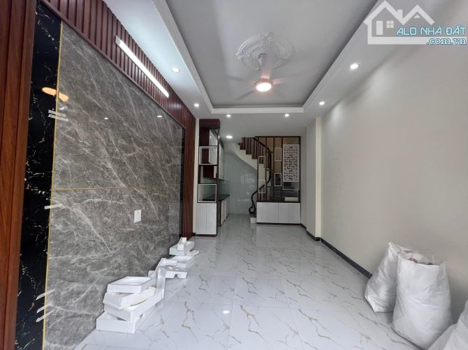 Nhà 5 tầng giá thấp nhất trong đê-Ngõ rộng.Chủ cần tiền bán gấp-Đảm bảo giá cực tốt - 2