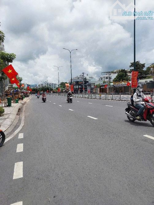 BÁN NHÀ 125M2 MẶT TIỀN HẺM XE TẢI TRÁNH DƯƠNG QUẢNG HÀM - 4,8❌25 - 1X TỶ TL MẠNH - 2
