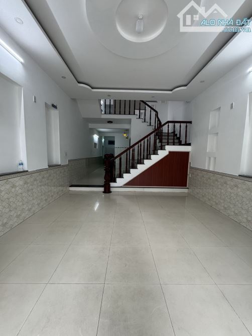Nhà 3 tầng MT đường Nguyễn Nhàn sát BV Cẩm Lệ. Giá chỉ : 6.x tỷ - 2