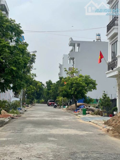 Bán lô đất mặt đường Đào Nhuận , Lê Chân sau Hoàng Huy Mall , DT 90m , mt 4,5m - 2