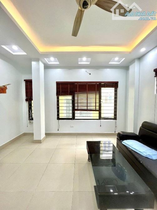 Nhà phố khu vực Lê Thanh Nghị Thông số đẹp: 24.6m2 xây 5 tầng giá 5 tỷ - 2