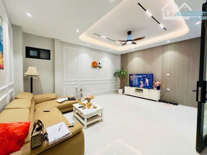 NHÀ ĐẸP PHỐ MINH KHAI – 47M² – 5 TẦNG – THANG MÁY – GIÁ 12,5 TỶ