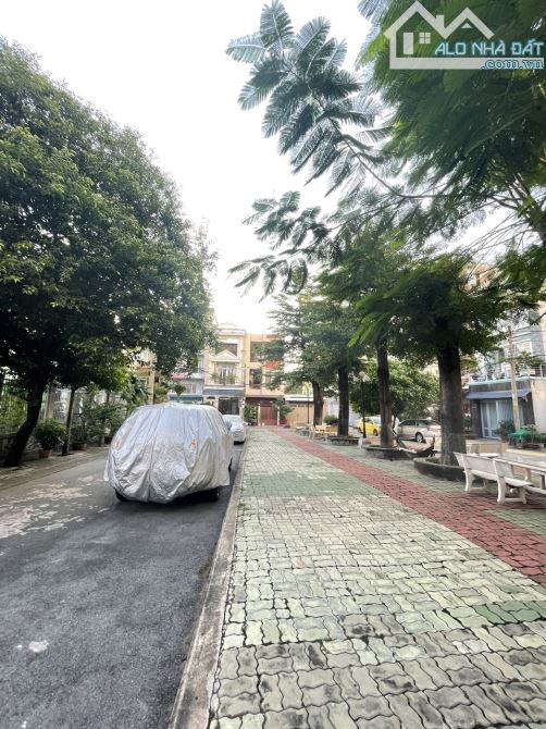 Bán Đất đường Hoàng Diệu 2,Linh Chiểu Thủ Đức,đường 12M có vỉa hè,có Công Viên-Ngang 5M - 2